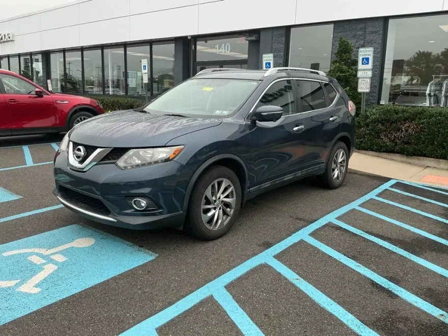 2015 Nissan Rogue SL photo 1
