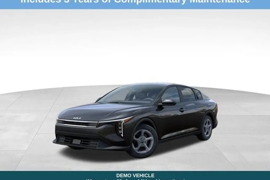 2025 Kia K4 LXS photo 1