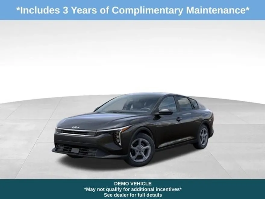 2025 Kia K4 LXS photo 1