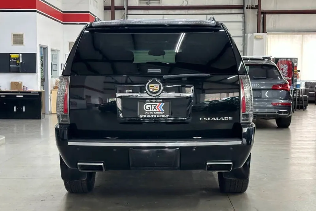2013 Cadillac Escalade Luxury photo 1