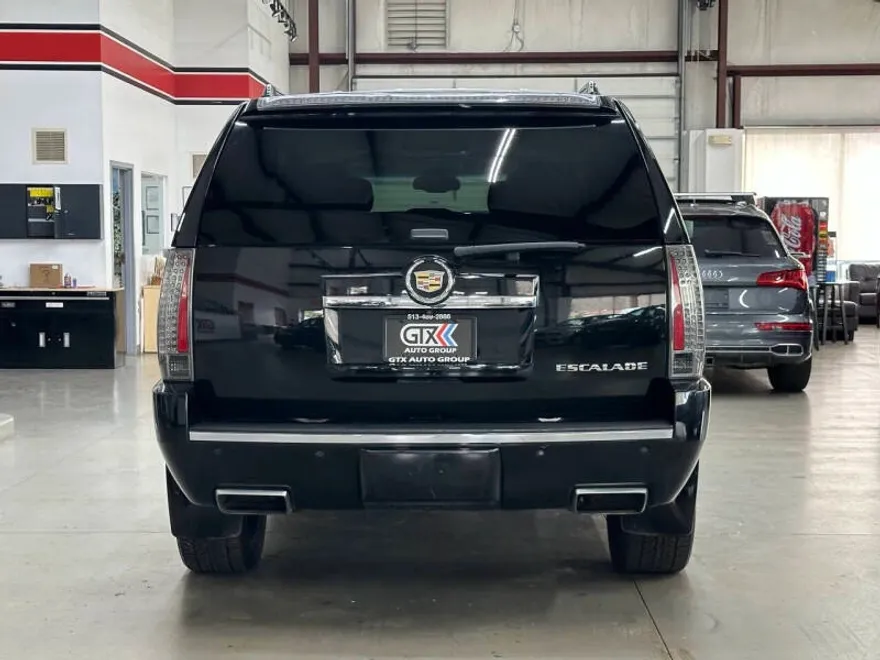 2013 Cadillac Escalade Luxury photo 1