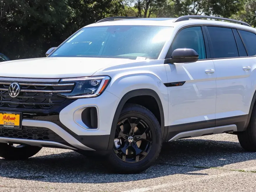 2025 Volkswagen Atlas Peak Edition SE photo 1