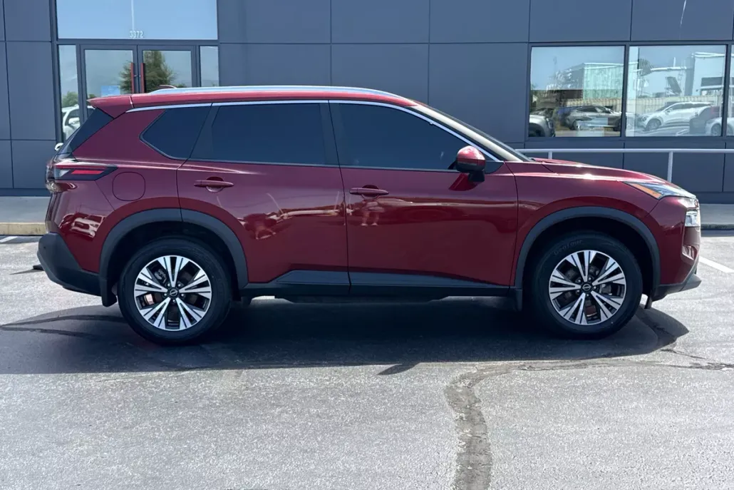 2023 Nissan Rogue SV photo 1