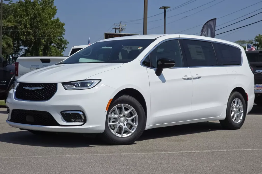 2026 Chrysler Pacifica photo 1
