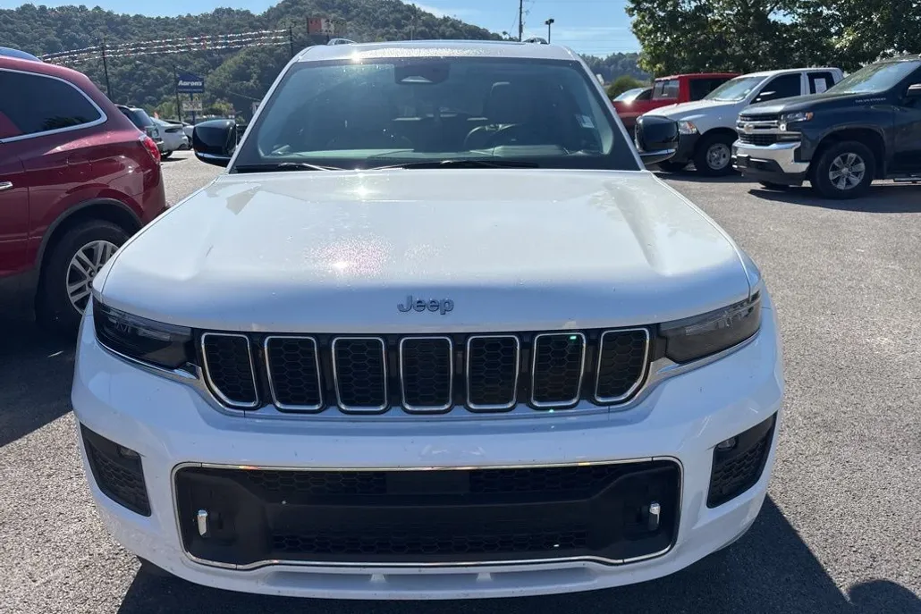2022 Jeep Grand Cherokee Overland photo 1