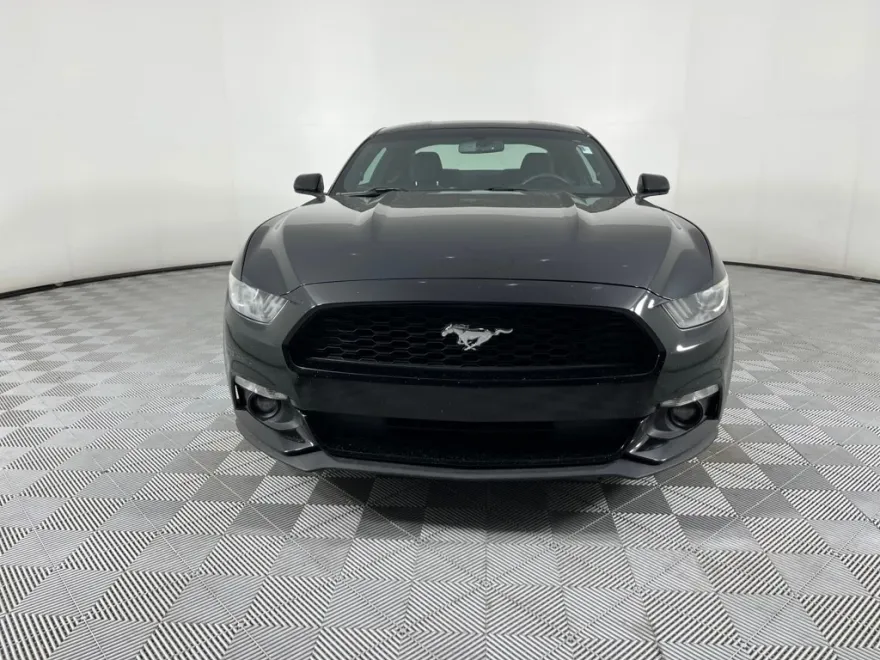 2016 Ford Mustang V6 photo 2