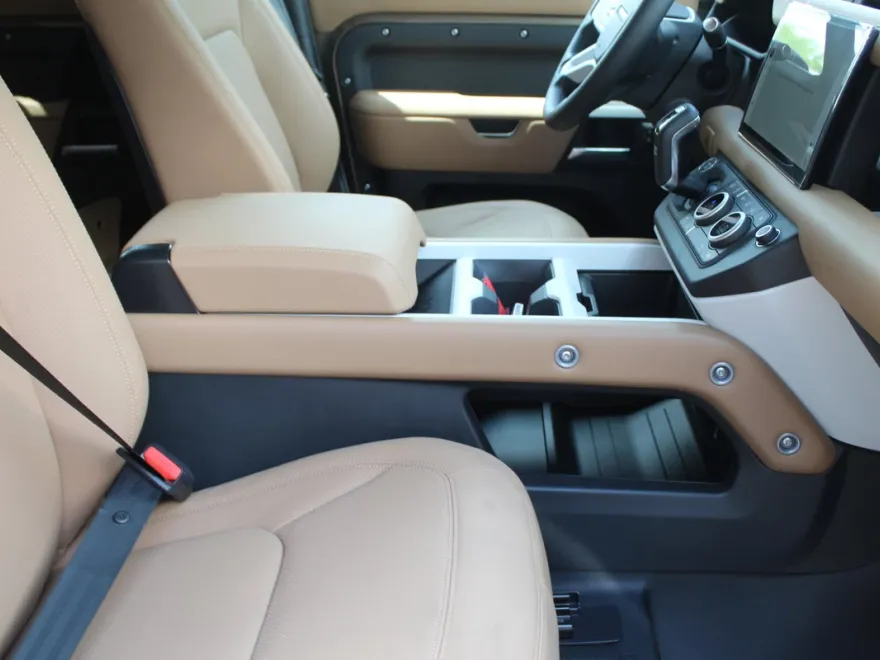 2025 Land Rover Defender S photo 1