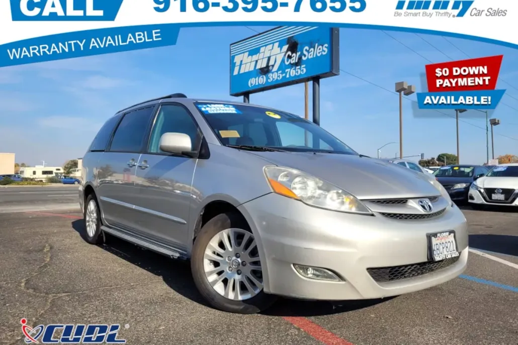 2008 Toyota Sienna XLE photo 1