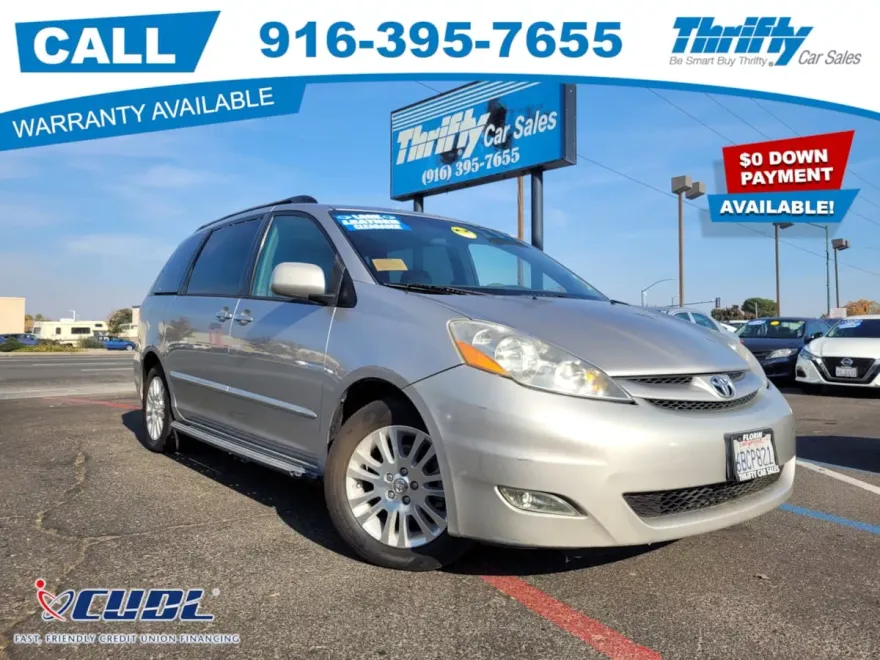 2008 Toyota Sienna XLE photo 1