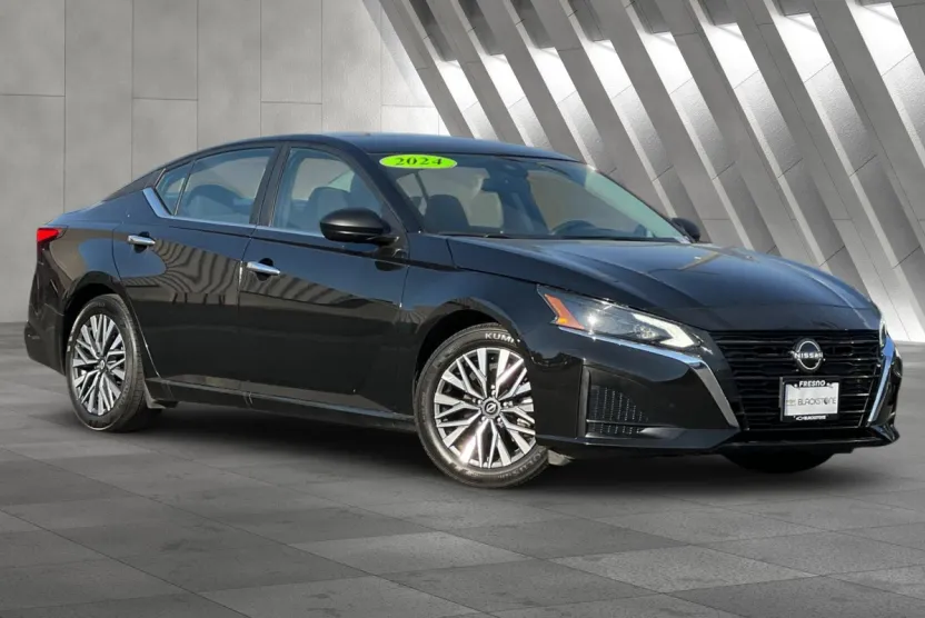 2024 Nissan Altima 2.5 SV photo 1