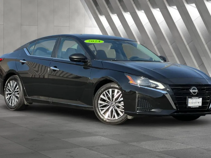2024 Nissan Altima 2.5 SV photo 1