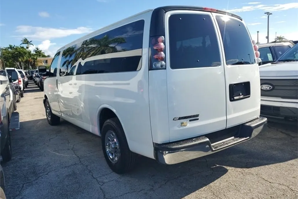 2015 Chevrolet Express 3500 LT Passenger photo 1