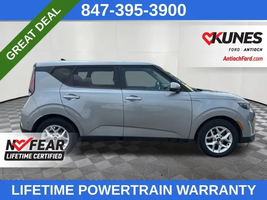 2023 Kia Soul LX photo 1