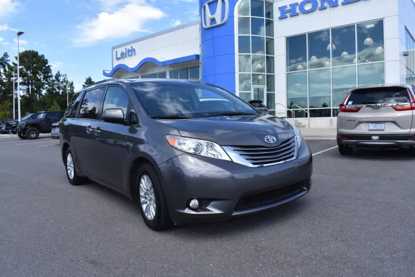 2017 Toyota Sienna L photo 1