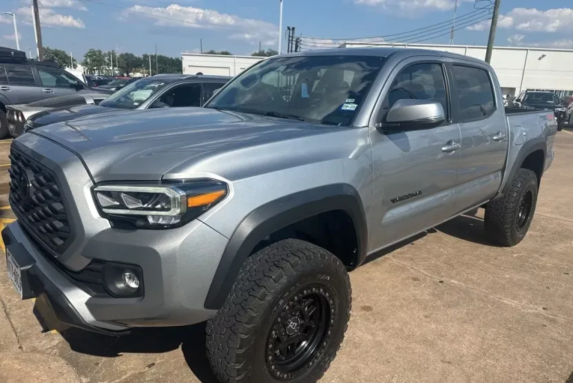 2023 Toyota Tacoma TRD Off-Road photo 1
