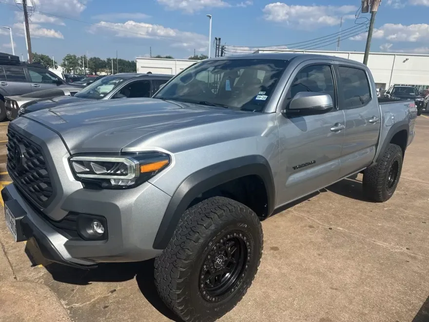 2023 Toyota Tacoma TRD Off-Road photo 1