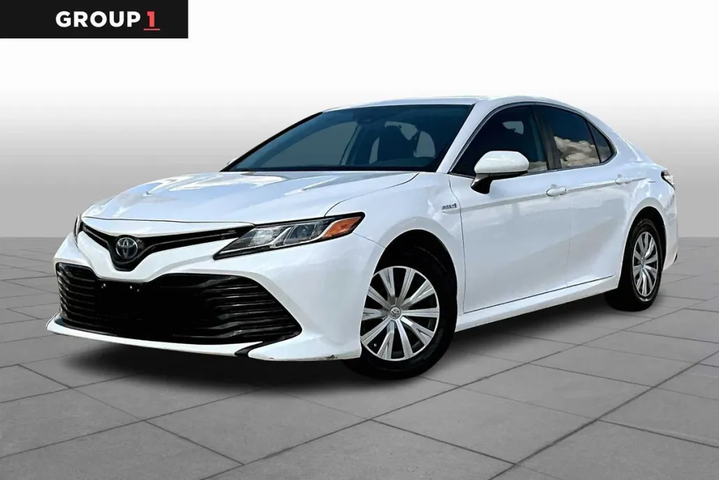 2020 Toyota Camry Hybrid LE photo 1