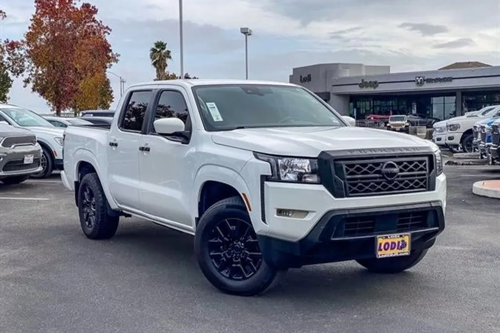 2023 Nissan Frontier Crew Cab SV photo 1