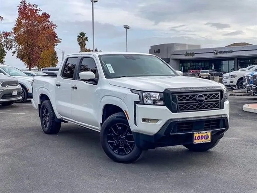 2023 Nissan Frontier Crew Cab SV photo 1