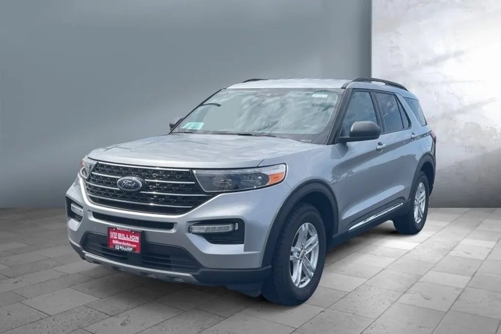 2024 Ford Explorer XLT photo 1