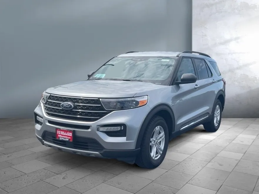2024 Ford Explorer XLT photo 1