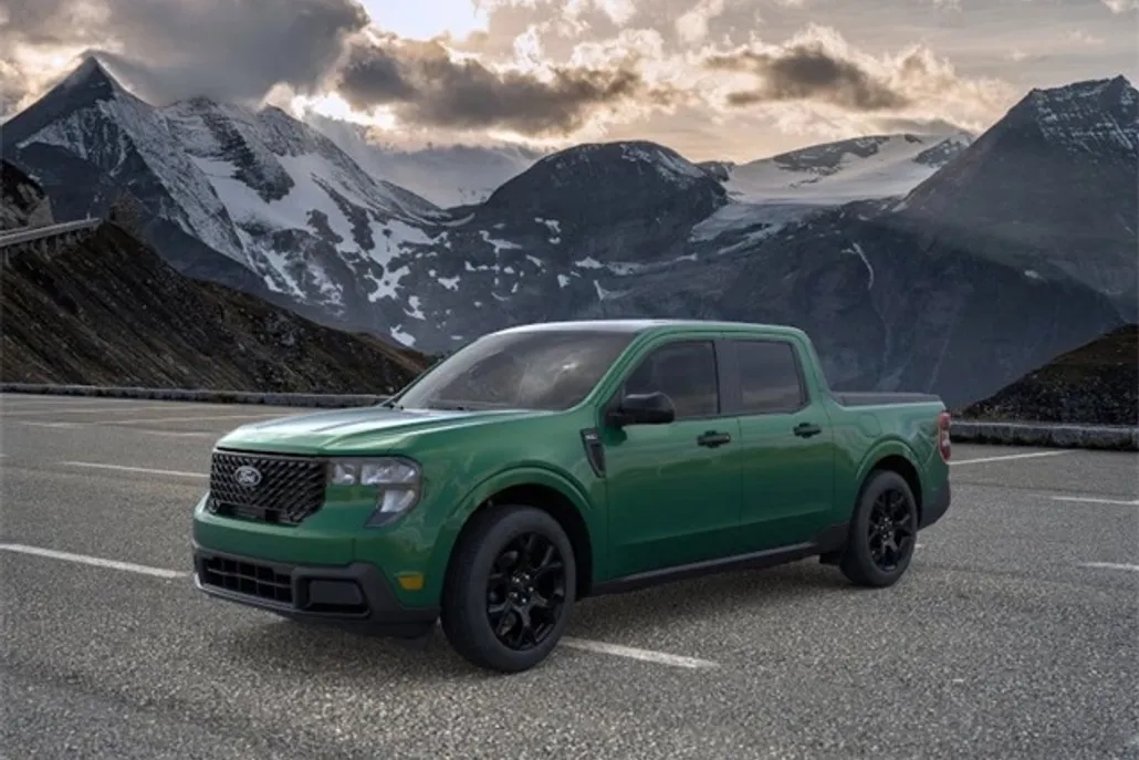 2025 Ford Maverick XLT photo 1