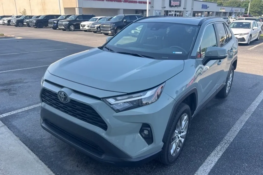 2023 Toyota RAV4 XLE Premium photo 1