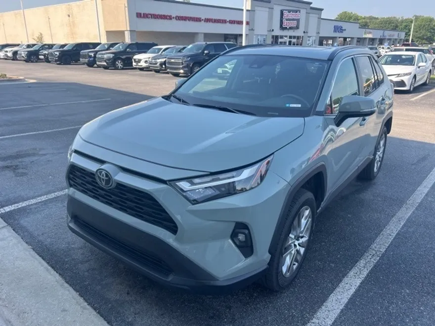 2023 Toyota RAV4 XLE Premium photo 1