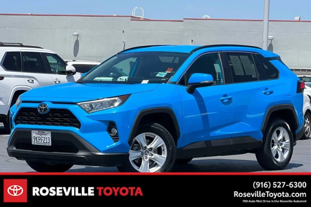 2021 Toyota RAV4 XLE photo 1