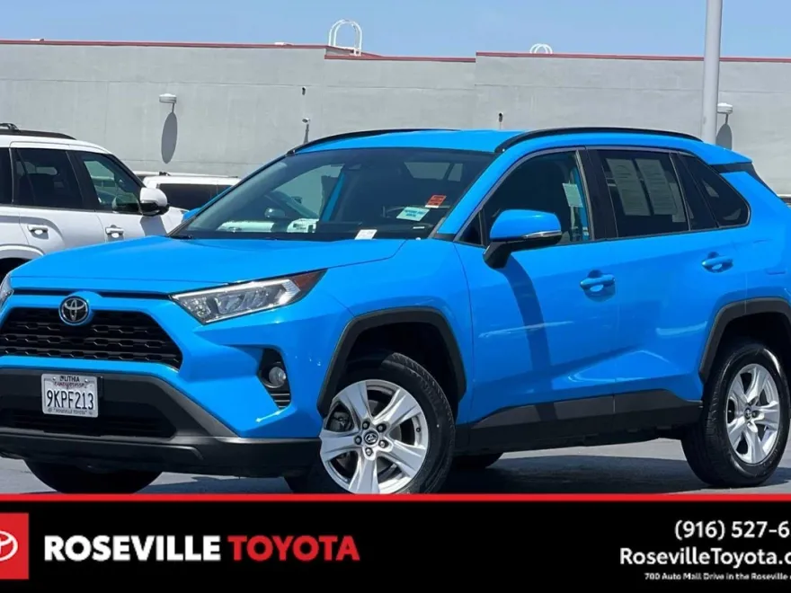 2021 Toyota RAV4 XLE photo 1