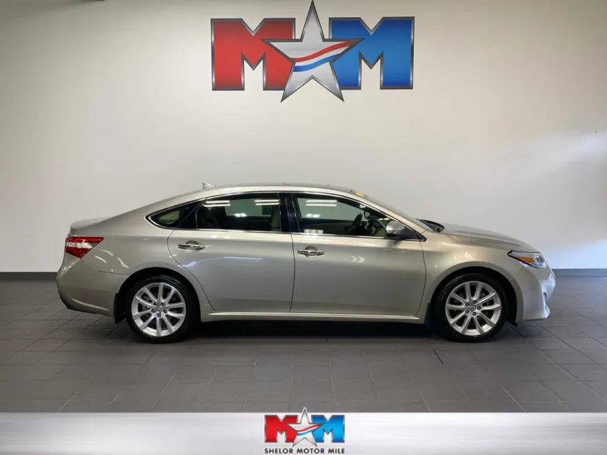 2013 Toyota Avalon Limited photo 1