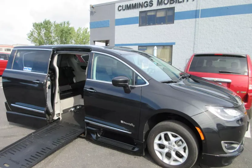 2017 Chrysler Pacifica Touring Plus photo 1