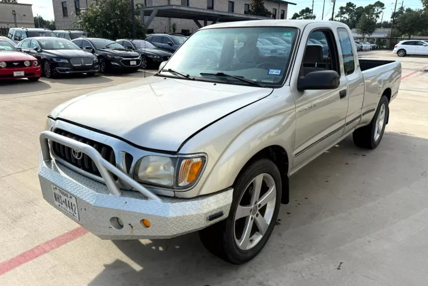 2004 Toyota Tacoma SR Access Cab photo 1