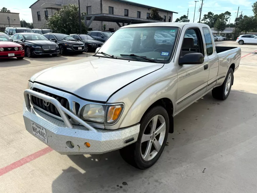 2004 Toyota Tacoma SR Access Cab photo 1