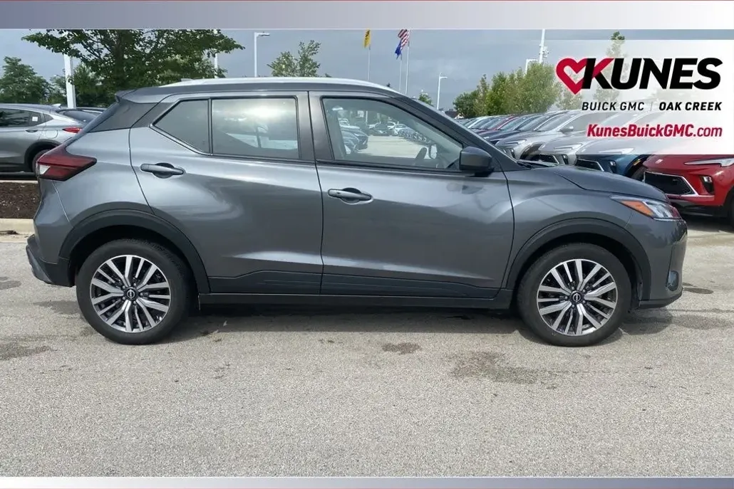 2024 Nissan Kicks SV photo 1