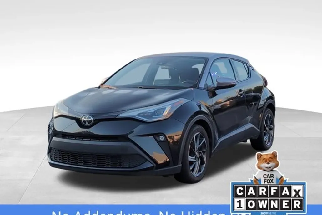 2021 Toyota C-HR LE photo 1