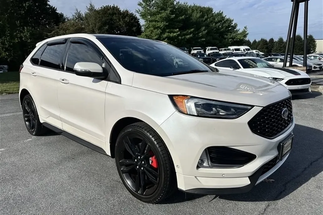 2019 Ford Edge ST photo 1