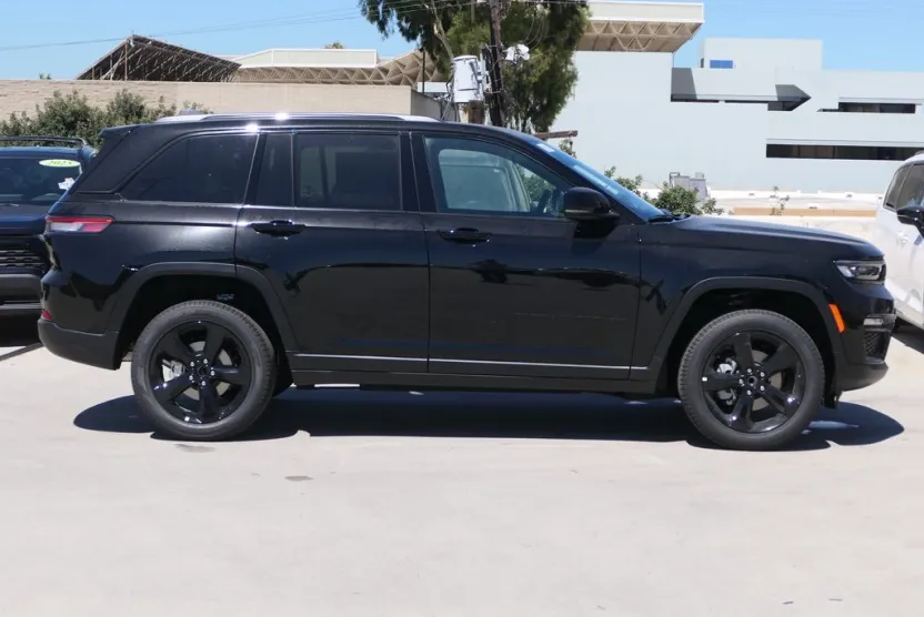 2025 Jeep Grand Cherokee Limited photo 1