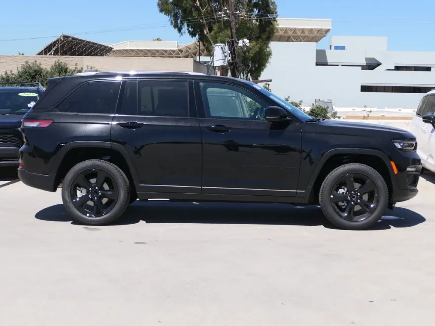 2025 Jeep Grand Cherokee Limited photo 1