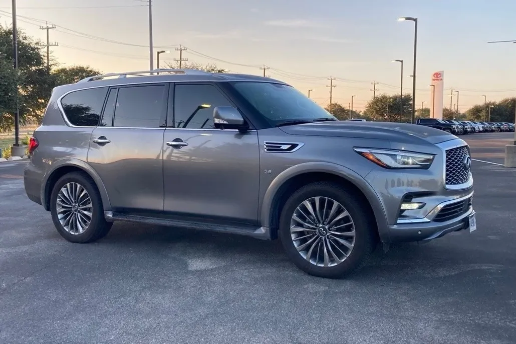 2019 Infiniti QX80 Luxe photo 1