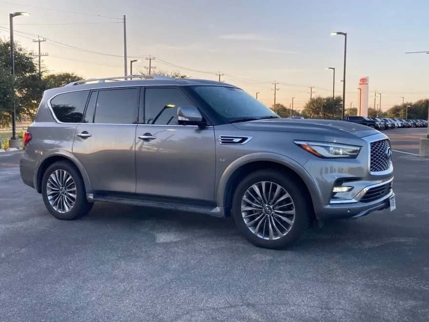 2019 Infiniti QX80 Luxe photo 1