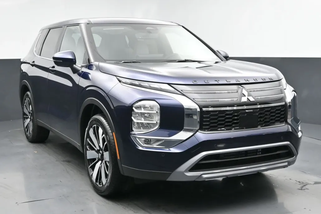 2025 Mitsubishi Outlander SE photo 1