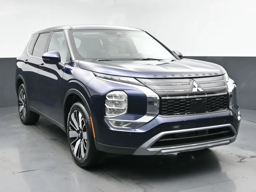 2025 Mitsubishi Outlander SE photo 1