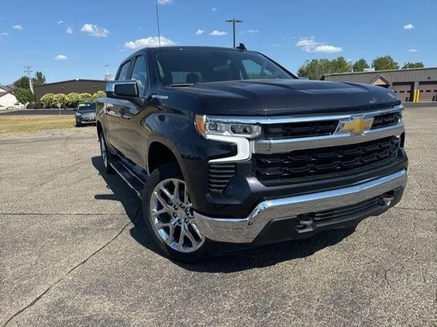 2024 Chevrolet Silverado 1500 LT photo 1