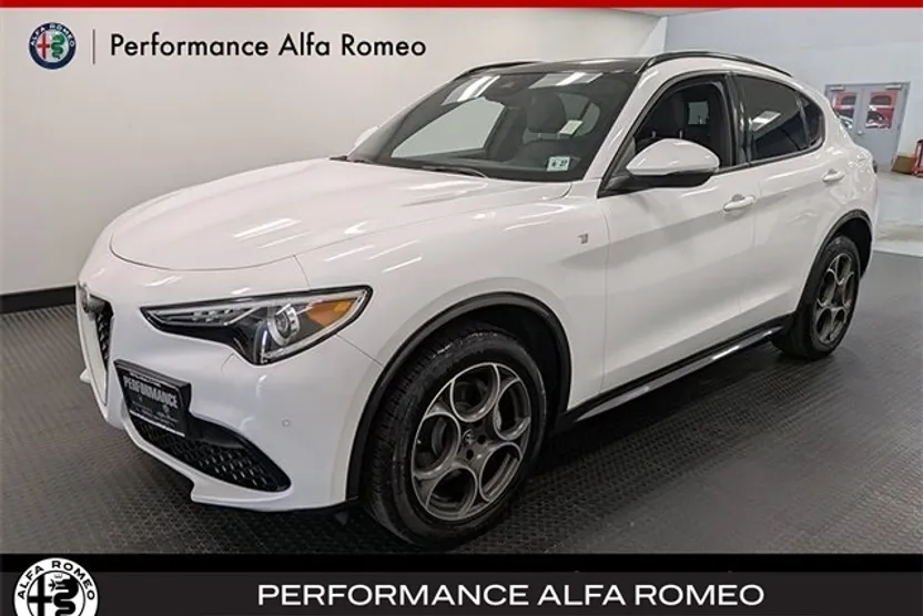 2022 Alfa Romeo Stelvio Ti photo 1