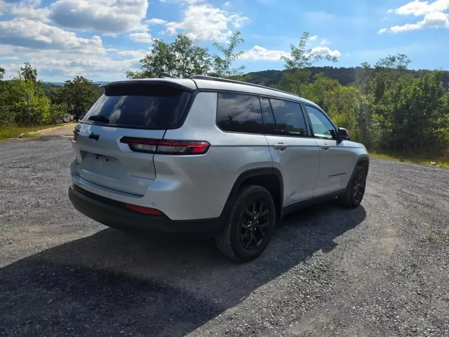 2024 Jeep Grand Cherokee Altitude photo 1