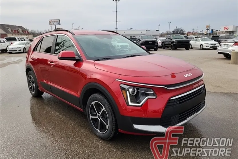 2025 Kia Niro LX photo 1