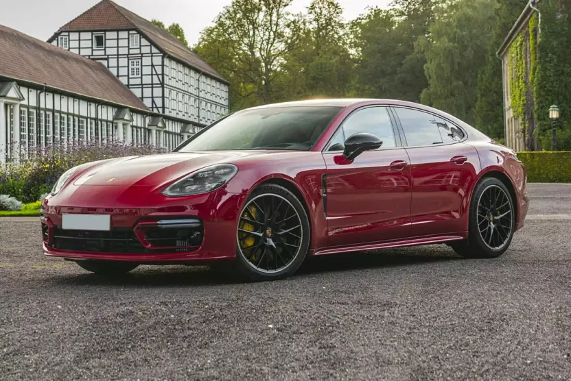 2023 Porsche Panamera GTS photo 1