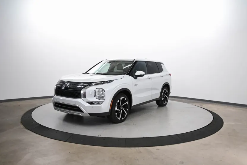 2023 Mitsubishi Outlander PHEV SE photo 1