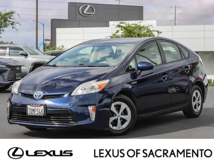 2013 Toyota Prius One photo 1
